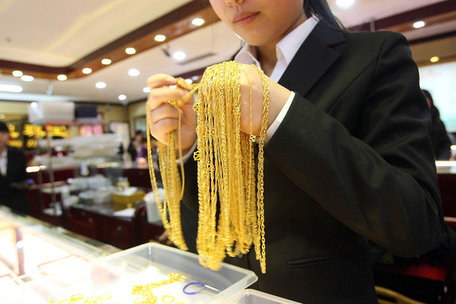 中国人民元(オフショア)China Mulls Offshore Yuan Gold Trade in ...